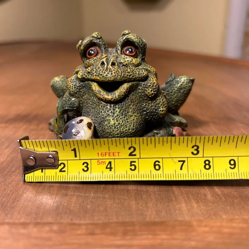 1999 Frog Follies By Character Collectibles Frog/Toad Sitting in Grass Vintage